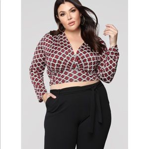 Plus size  burgundy long sleeves crop top